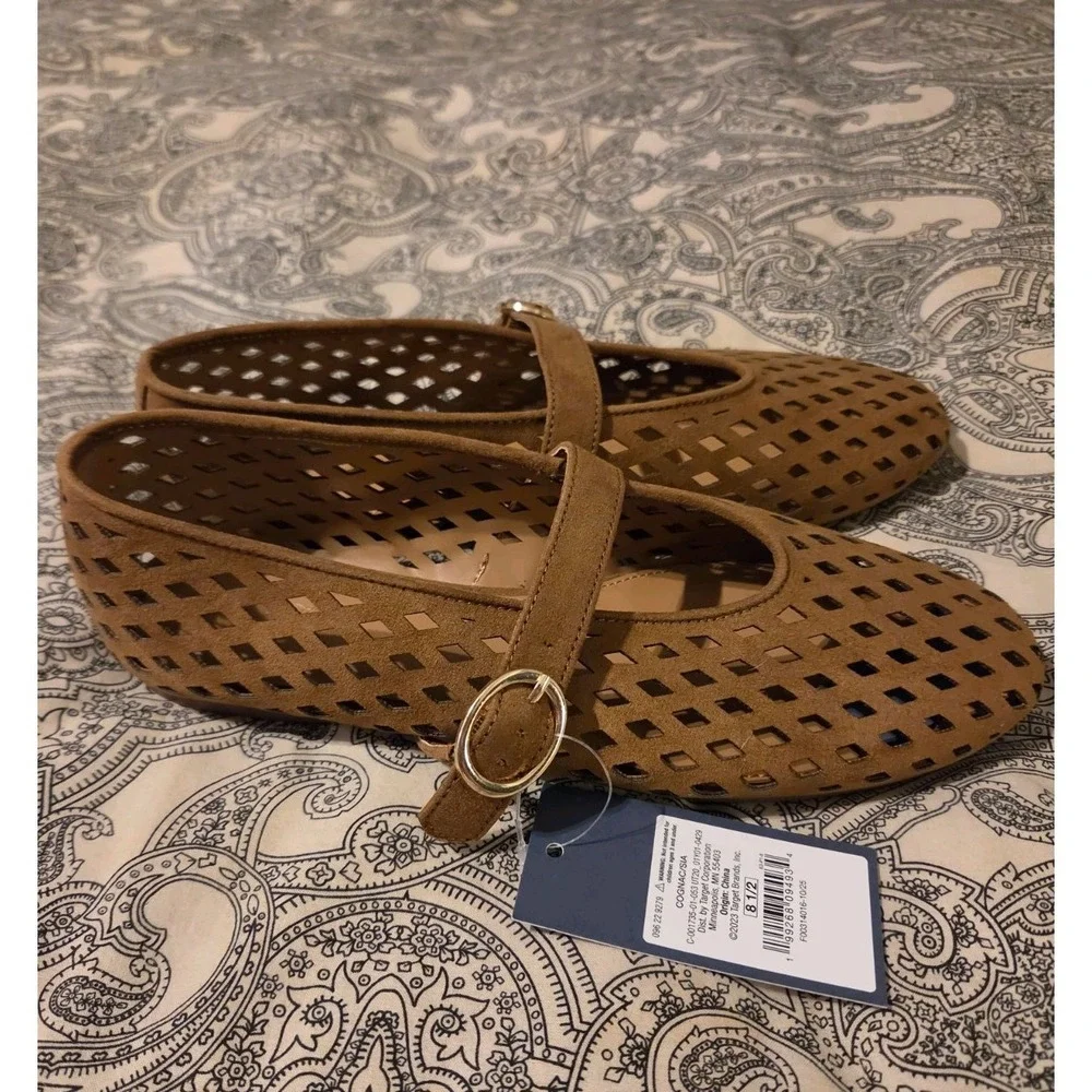 Universal Thread Brown Laser Cut Mary Jane Flats Faux Suede Buckle Shoes Sz 8.5 - Picture 3 of 8